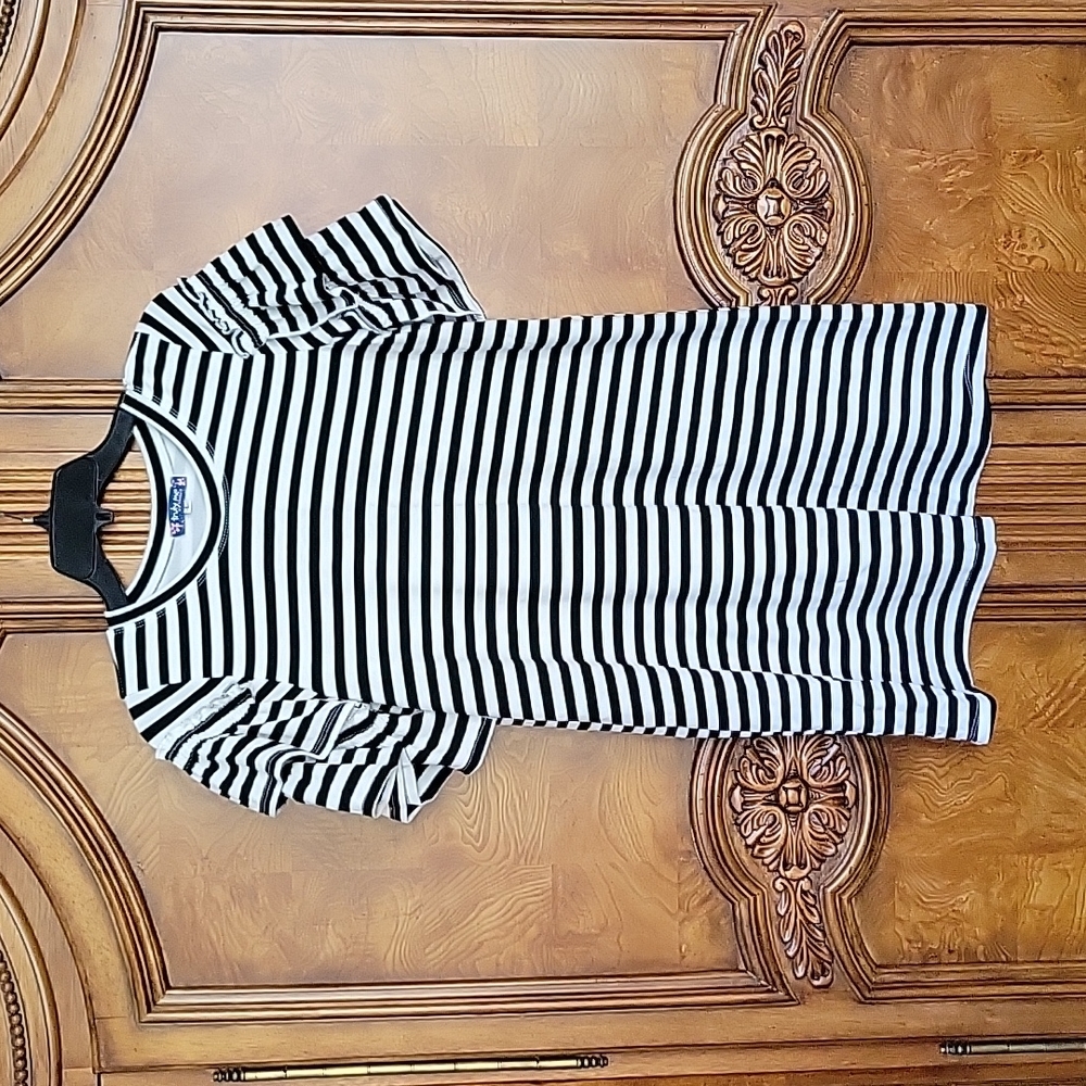 Very  cute ruffled sleeves black & white stripe DRESS SZ L